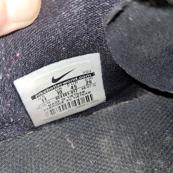 Nike Size 11 Men's Black and White Running Shoes - Picture 3 of 6